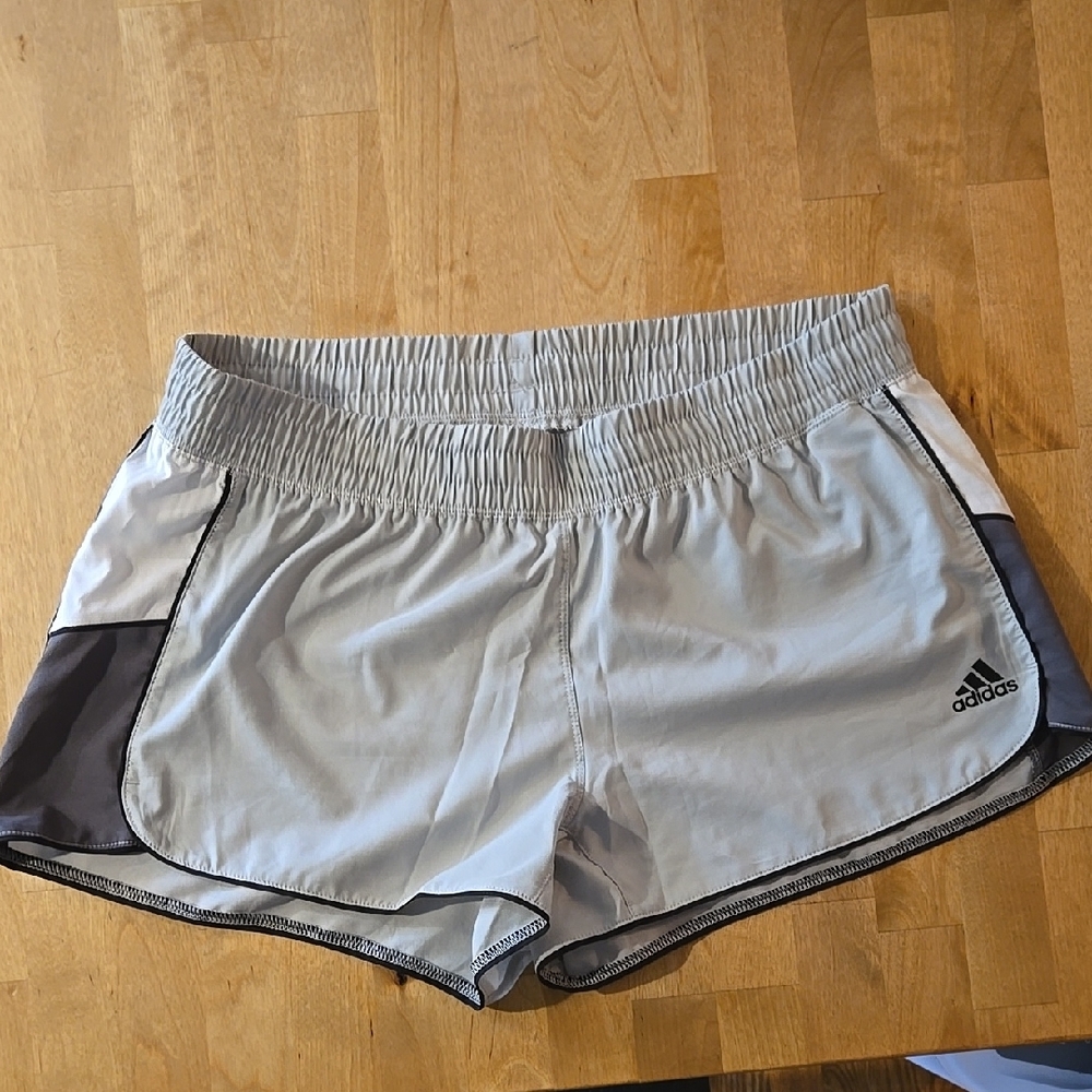 Adidas Women's Aeroready Pacer Short Light Gray / Dark Gay / White